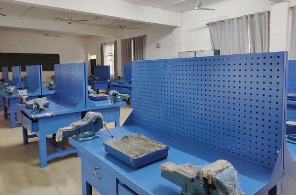 鉗工工作臺(tái)